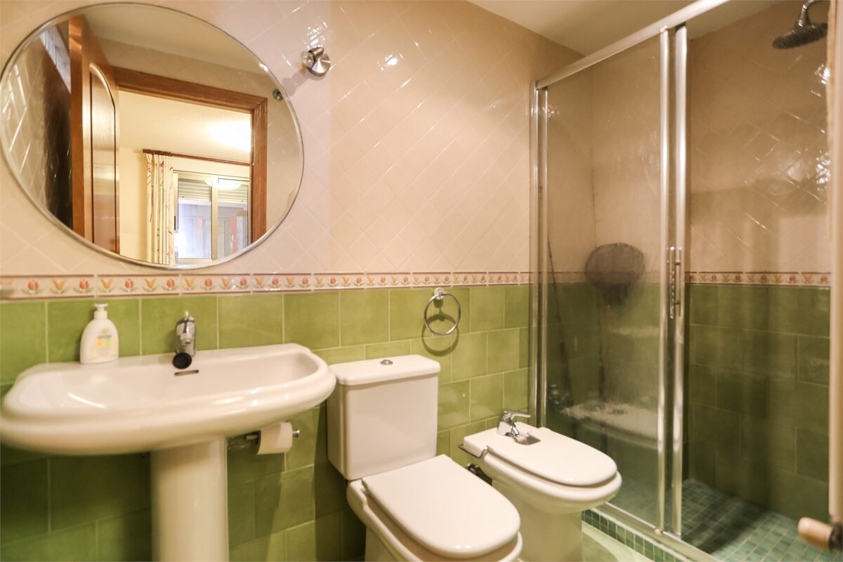Apartment with 4 bedrooms, 189m² in Torrevieja, Spain [ID: 0150-LS-1812]