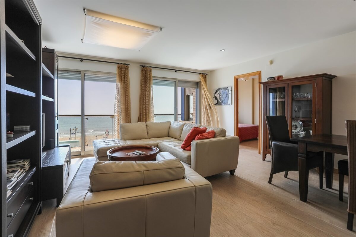 Apartment with 4 bedrooms, 189m² in Torrevieja, Spain [ID: 0150-LS-1812]