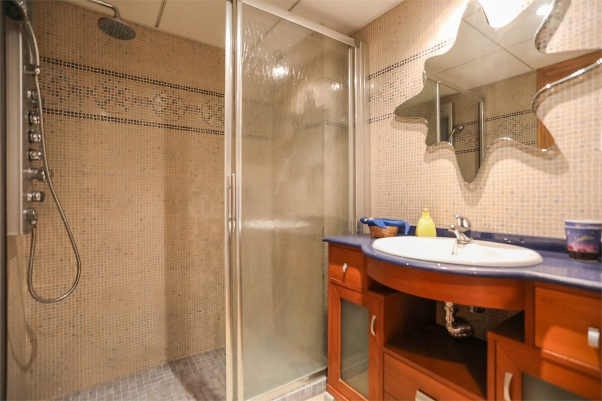 Apartment with 4 bedrooms, 189m² in Torrevieja, Spain [ID: 0150-LS-1812]