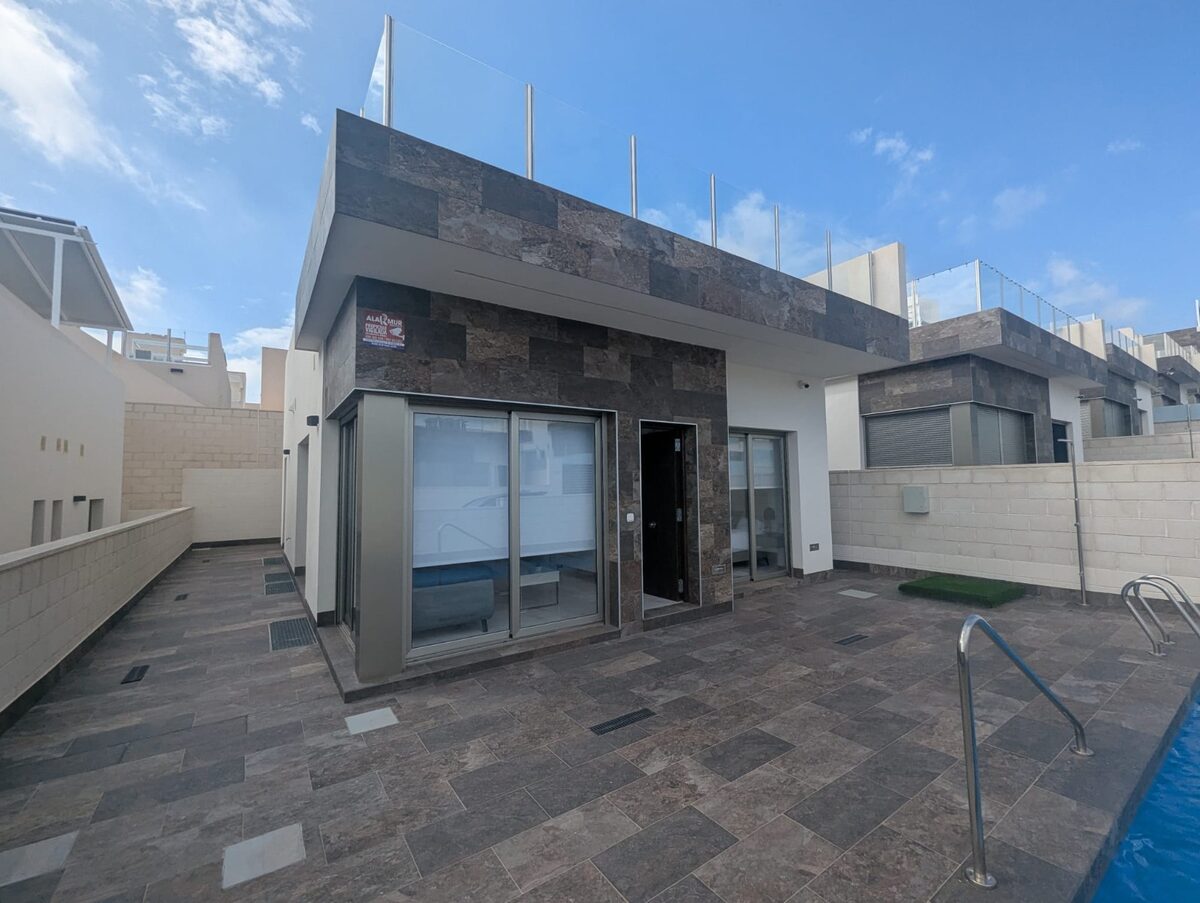 Вилла с 3 спальнями, 78м² в Ориуэла Коста, Испания [ID: 0150-LS-1504]