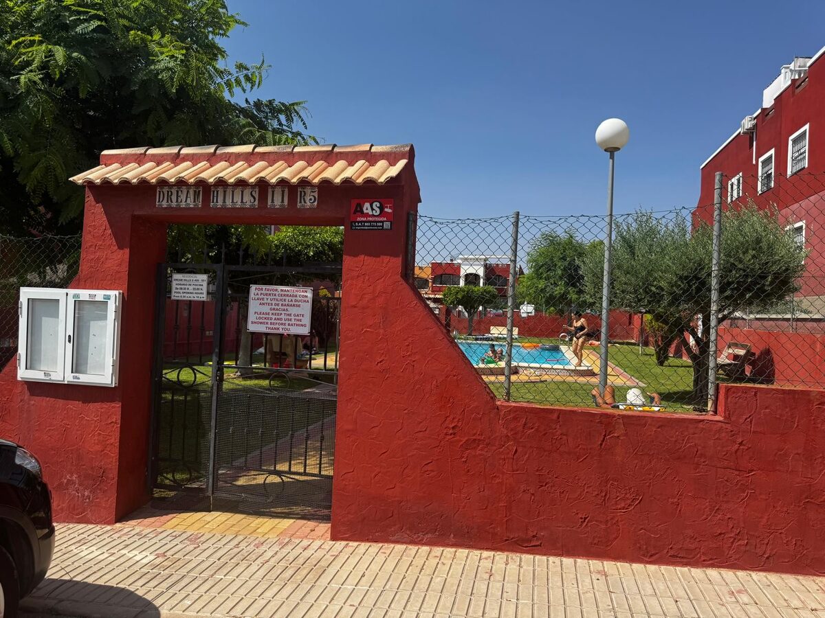 Bungalow with 2 bedrooms, 66m² in Torrevieja, Spain [ID: 0150-LS-1006C]