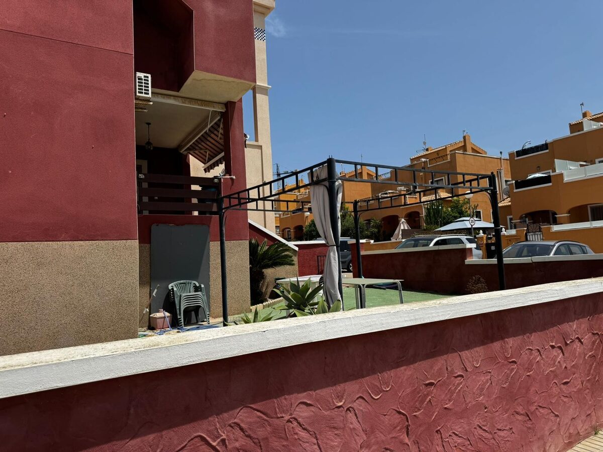 Bungalow with 2 bedrooms, 66m² in Torrevieja, Spain [ID: 0150-LS-1006C]
