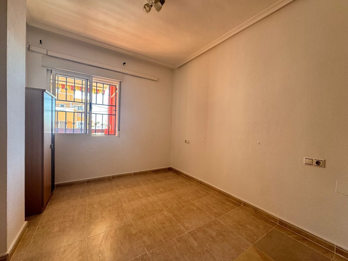Bungalow with 2 bedrooms, 66m² in Torrevieja, Spain [ID: 0150-LS-1006C]