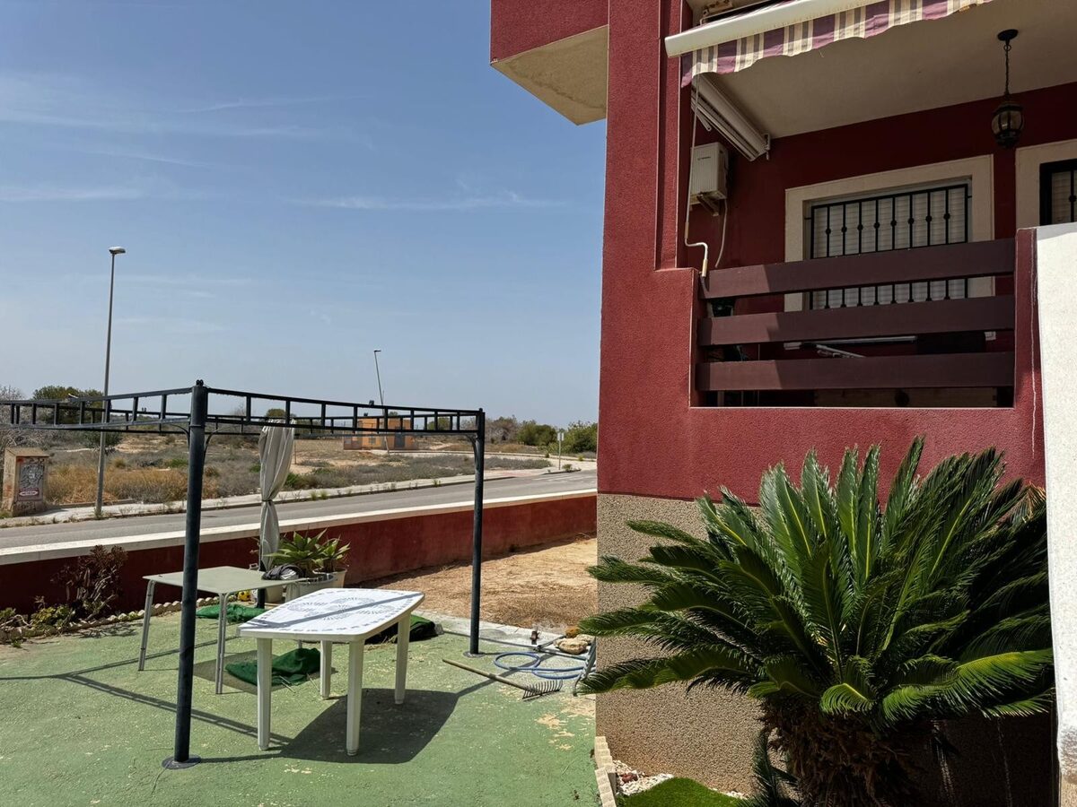 Bungalow with 2 bedrooms, 66m² in Torrevieja, Spain [ID: 0150-LS-1006C]
