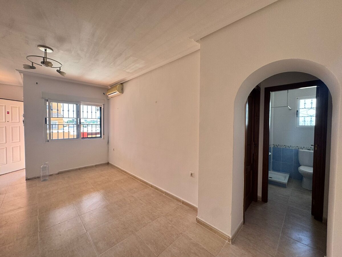 Bungalow with 2 bedrooms, 66m² in Torrevieja, Spain [ID: 0150-LS-1006C]