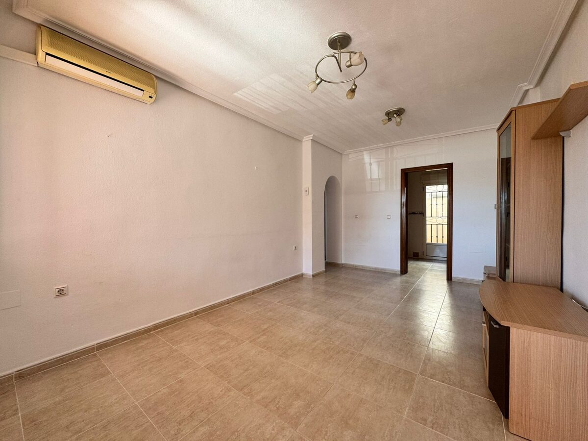 Bungalow with 2 bedrooms, 66m² in Torrevieja, Spain [ID: 0150-LS-1006C]