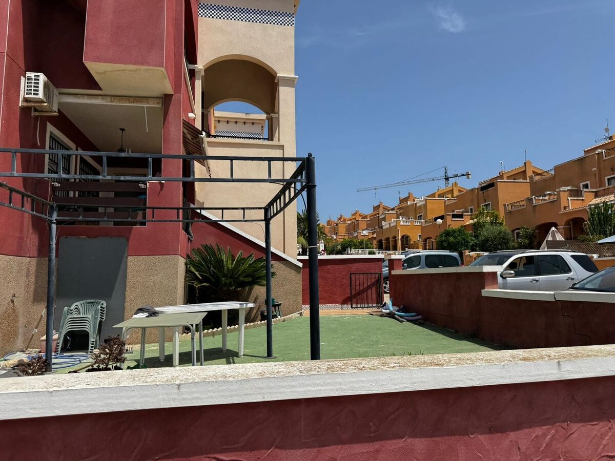 Bungalow with 2 bedrooms, 66m² in Torrevieja, Spain [ID: 0150-LS-1006C]