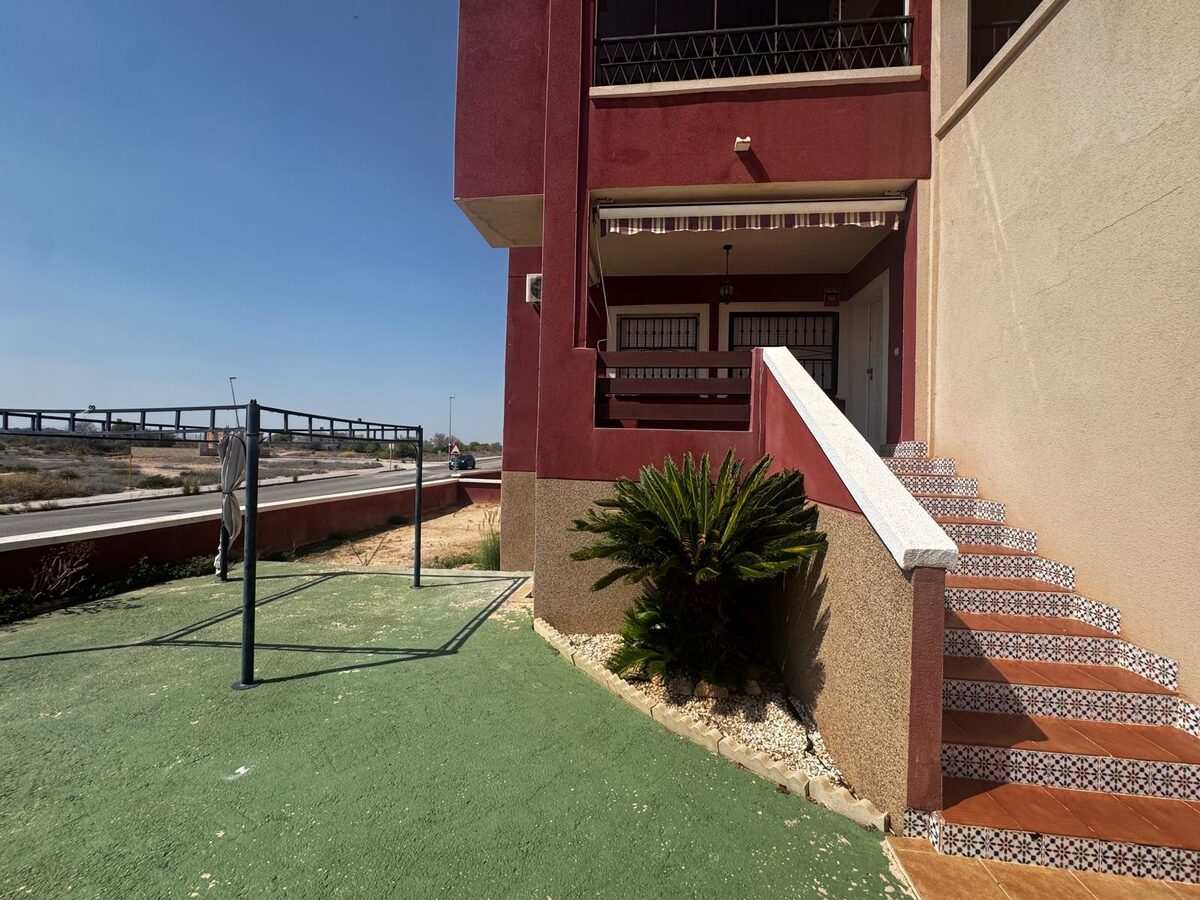 Bungalow with 2 bedrooms, 66m² in Torrevieja, Spain [ID: 0150-LS-1006C]
