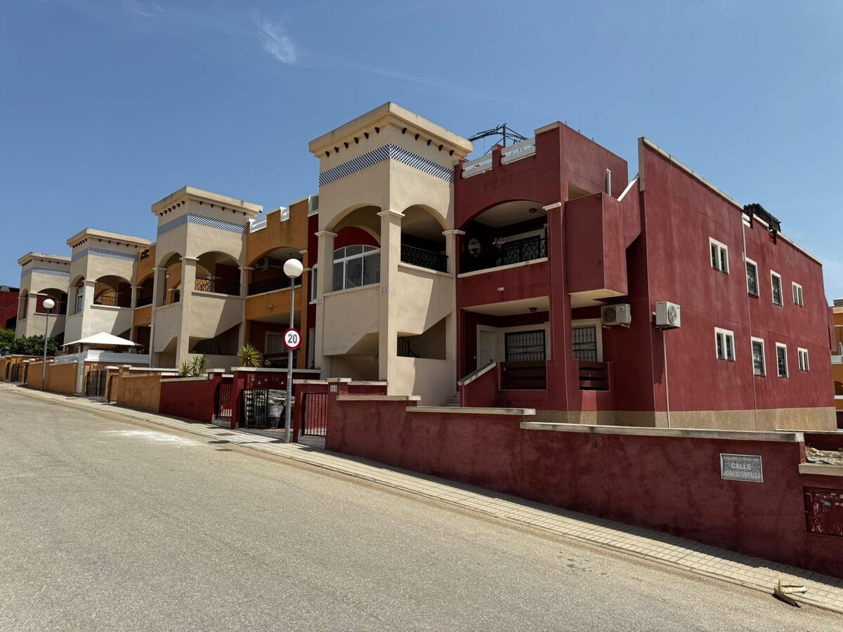 Bungalow with 2 bedrooms, 66m² in Torrevieja, Spain [ID: 0150-LS-1006C]