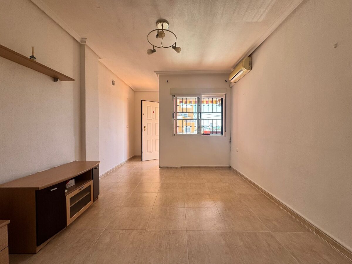 Bungalow with 2 bedrooms, 66m² in Torrevieja, Spain [ID: 0150-LS-1006C]