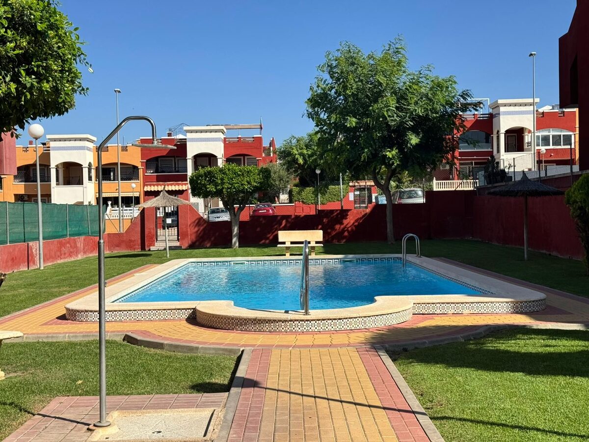 Bungalow with 2 bedrooms, 66m² in Torrevieja, Spain [ID: 0150-LS-1006C]
