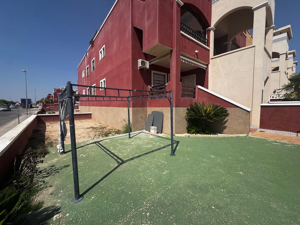 Bungalow with 2 bedrooms, 66m² in Torrevieja, Spain [ID: 0150-LS-1006C]