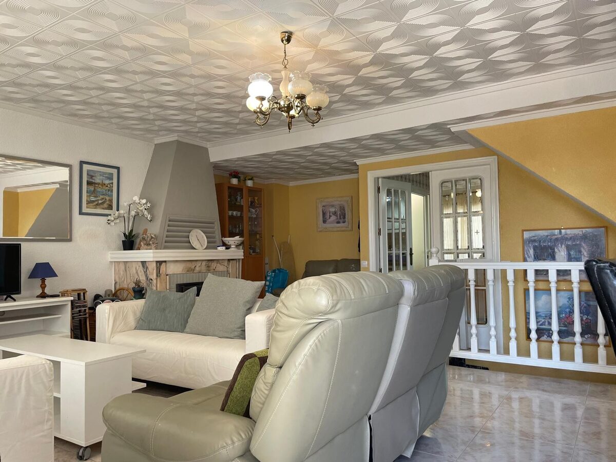 Townhouse with 5 bedrooms, 162m² in Torrevieja, Spain [ID: 0150-LS-2006]