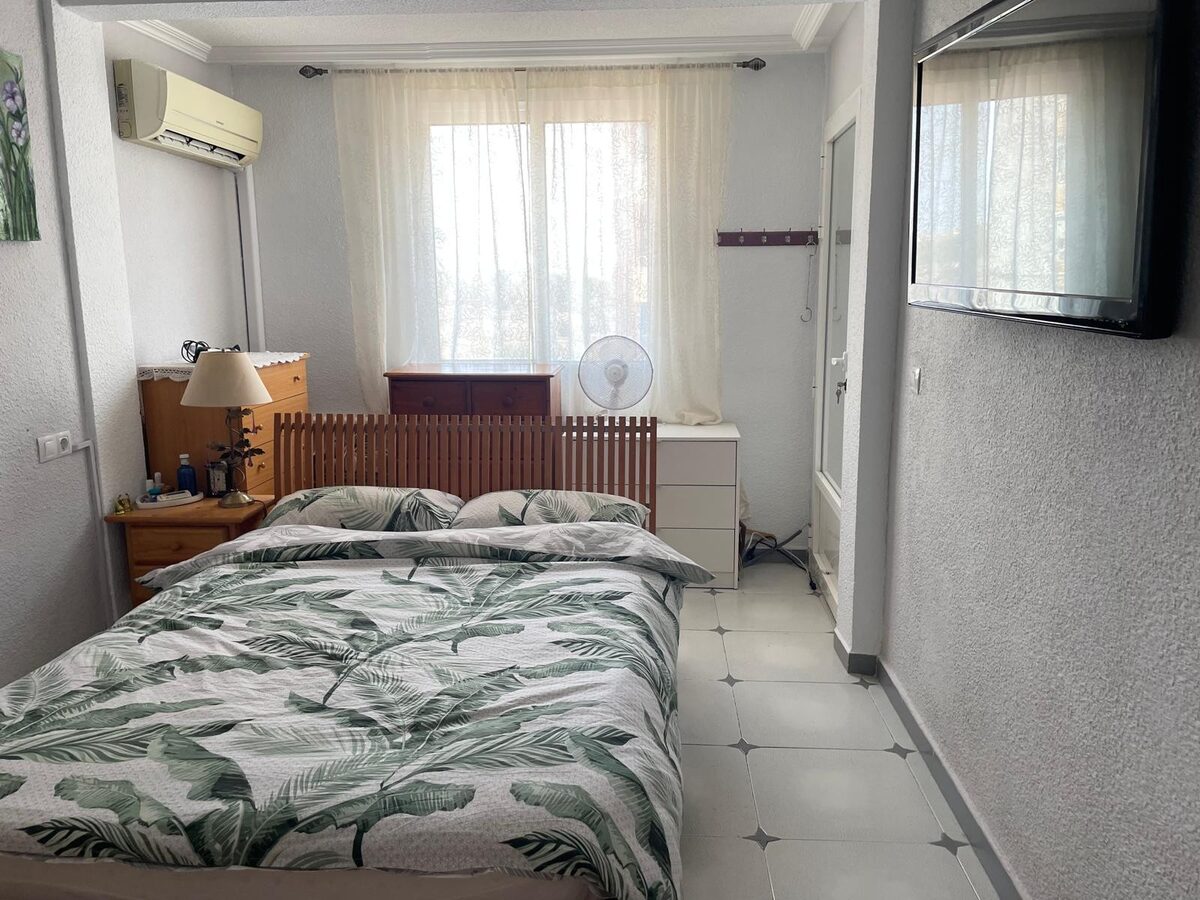 Townhouse with 5 bedrooms, 162m² in Torrevieja, Spain [ID: 0150-LS-2006]