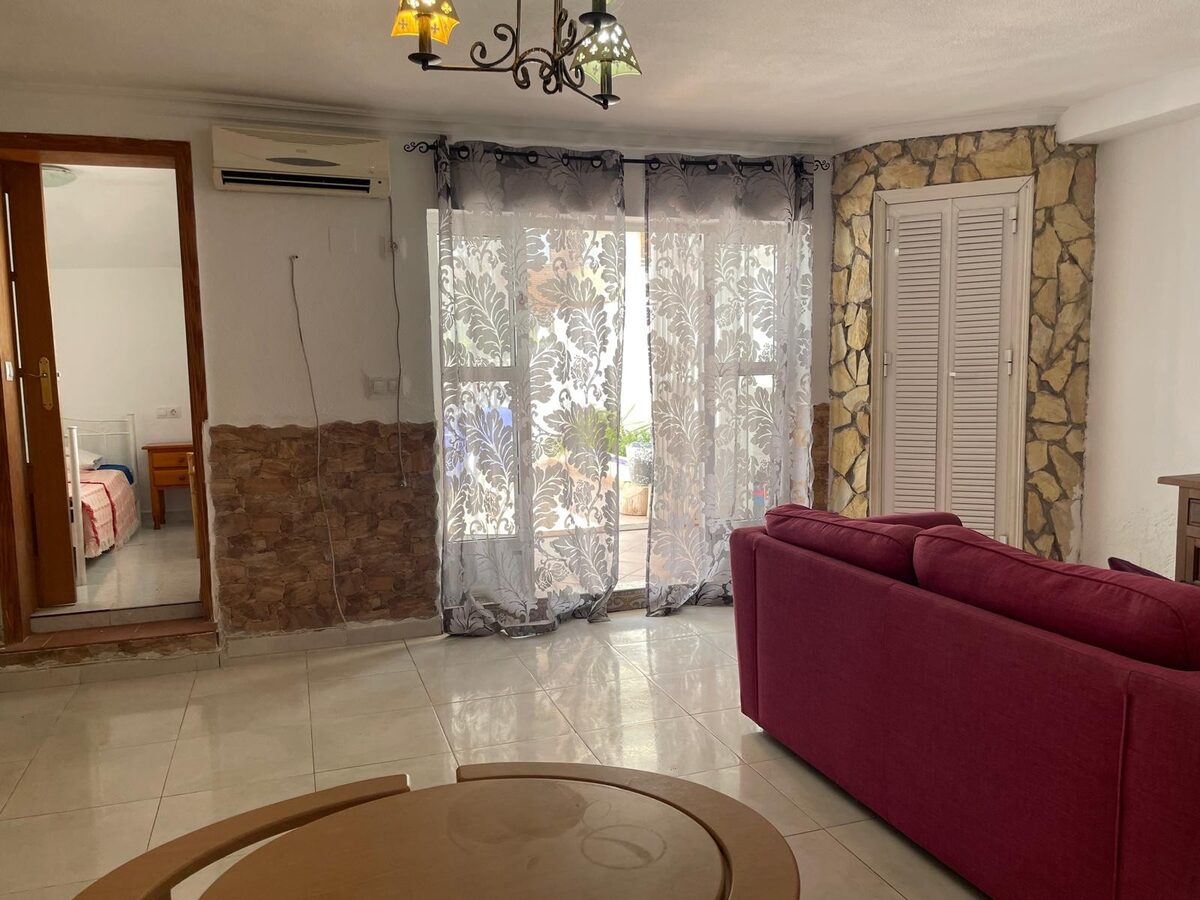 Townhouse with 5 bedrooms, 162m² in Torrevieja, Spain [ID: 0150-LS-2006]