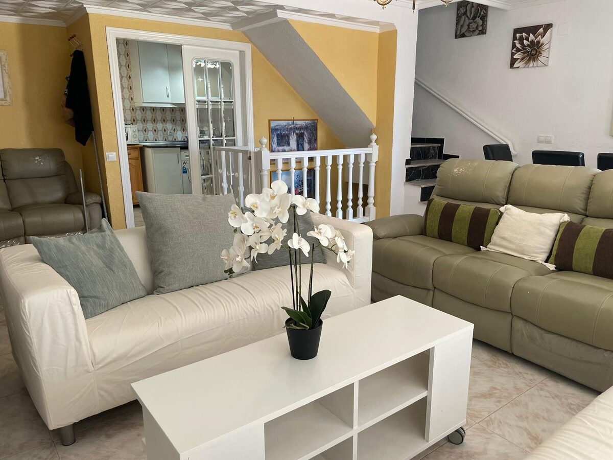 Townhouse with 5 bedrooms, 162m² in Torrevieja, Spain [ID: 0150-LS-2006]