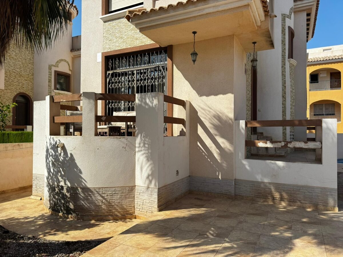 Будинок з 4 спальнями, 134м² в Оріуела Коста, Іспанія [ID: 0150-LS-1107]