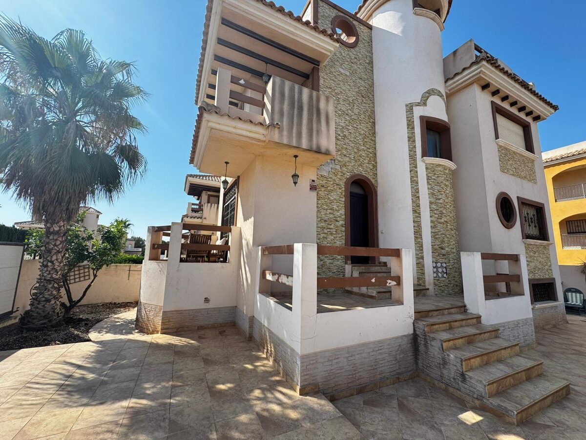 Будинок з 4 спальнями, 134м² в Оріуела Коста, Іспанія [ID: 0150-LS-1107]