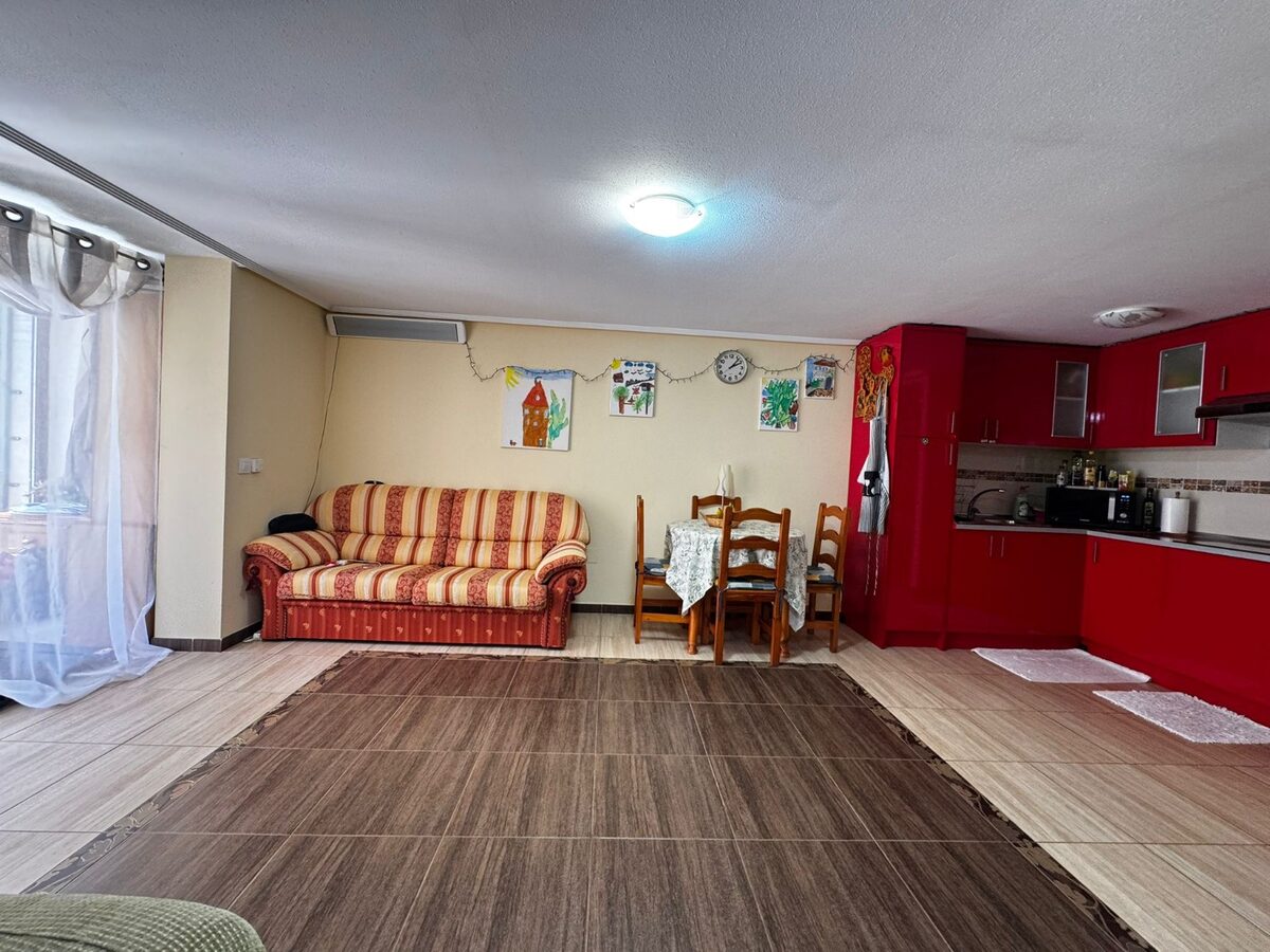 Dom z 5 sypialniami, 162m² w Punta Prima, Hiszpania [ID: 0150-LS-1407]