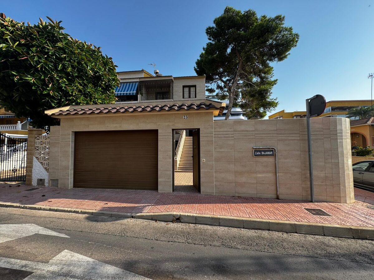 Dom z 5 sypialniami, 162m² w Punta Prima, Hiszpania [ID: 0150-LS-1407]
