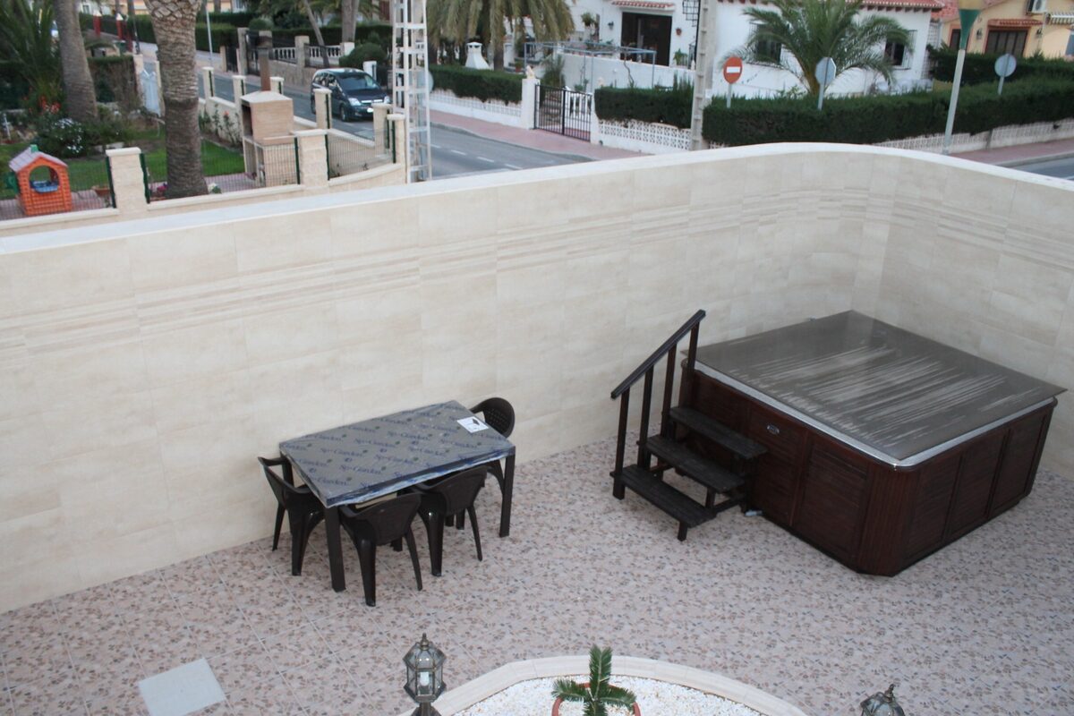 Dom z 5 sypialniami, 162m² w Punta Prima, Hiszpania [ID: 0150-LS-1407]