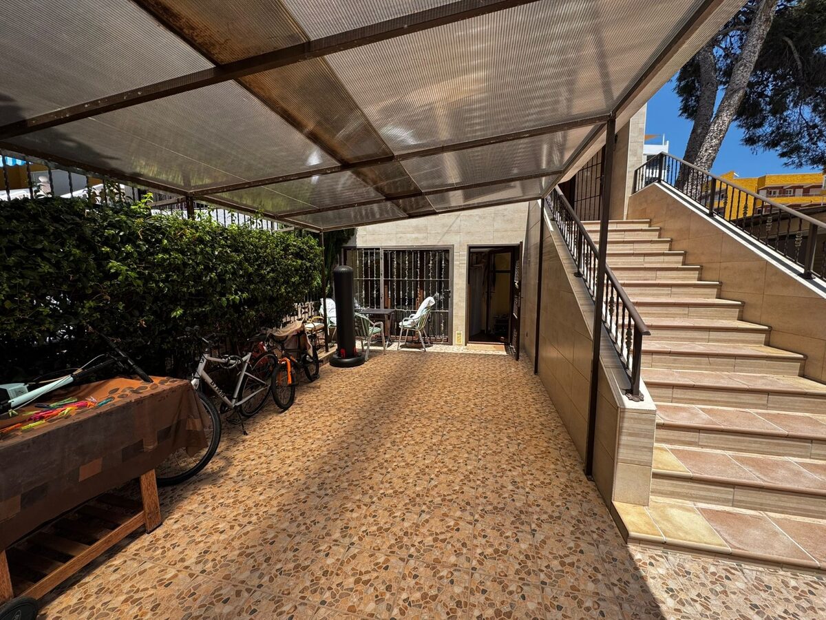 Dom z 5 sypialniami, 162m² w Punta Prima, Hiszpania [ID: 0150-LS-1407]