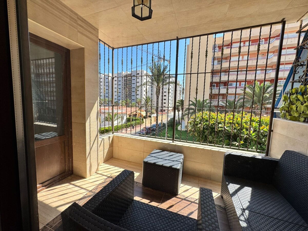 Dom z 5 sypialniami, 162m² w Punta Prima, Hiszpania [ID: 0150-LS-1407]