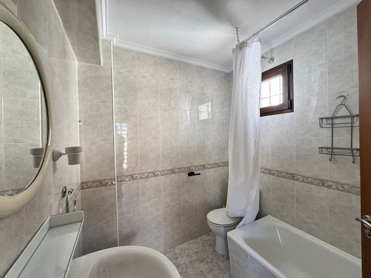 Dom z 5 sypialniami, 162m² w Punta Prima, Hiszpania [ID: 0150-LS-1407]