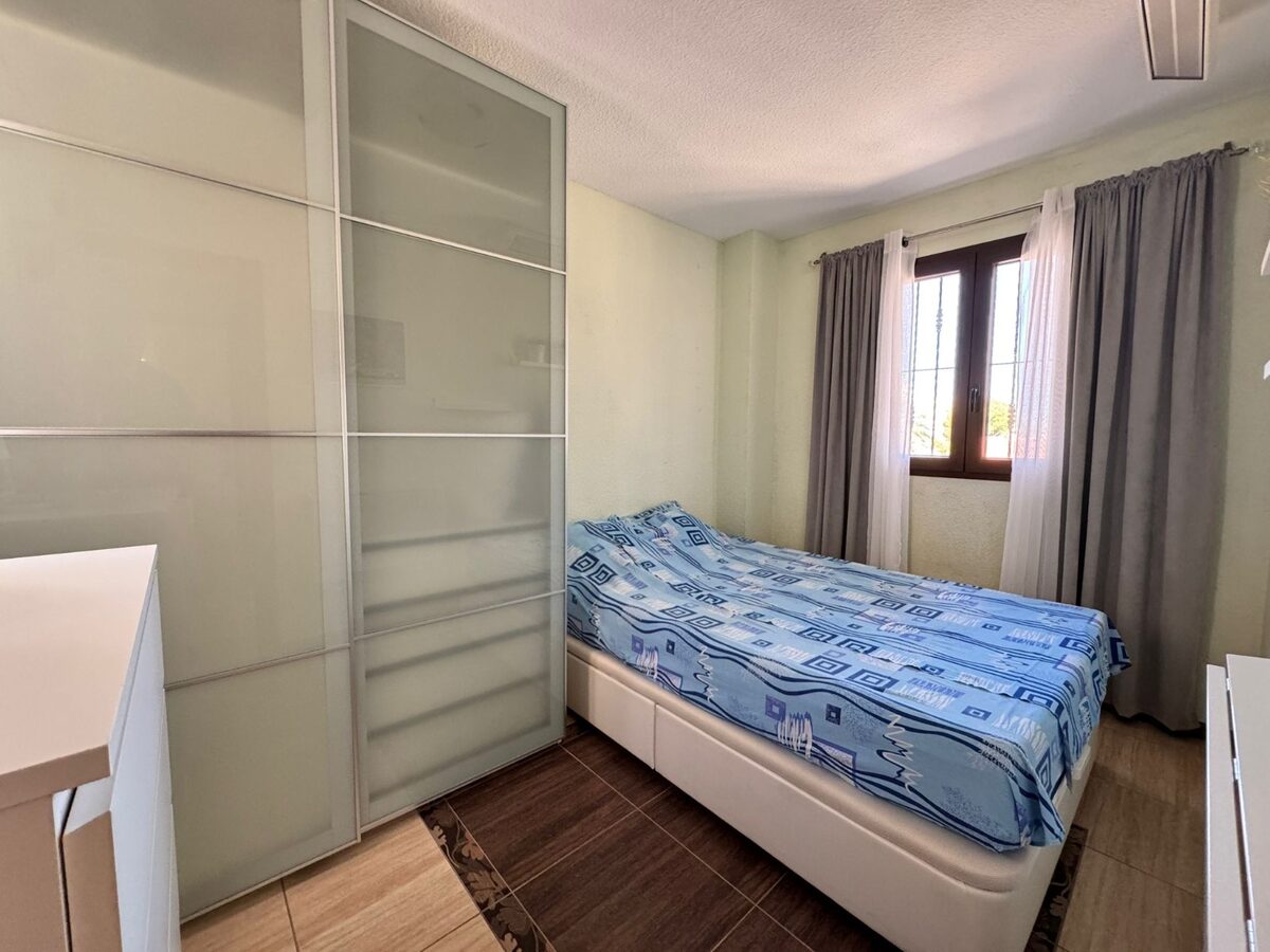 Dom z 5 sypialniami, 162m² w Punta Prima, Hiszpania [ID: 0150-LS-1407]