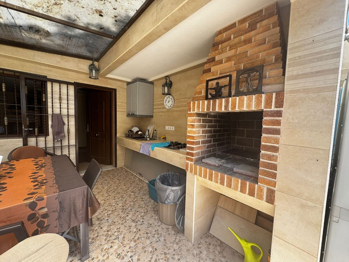 Dom z 5 sypialniami, 162m² w Punta Prima, Hiszpania [ID: 0150-LS-1407]