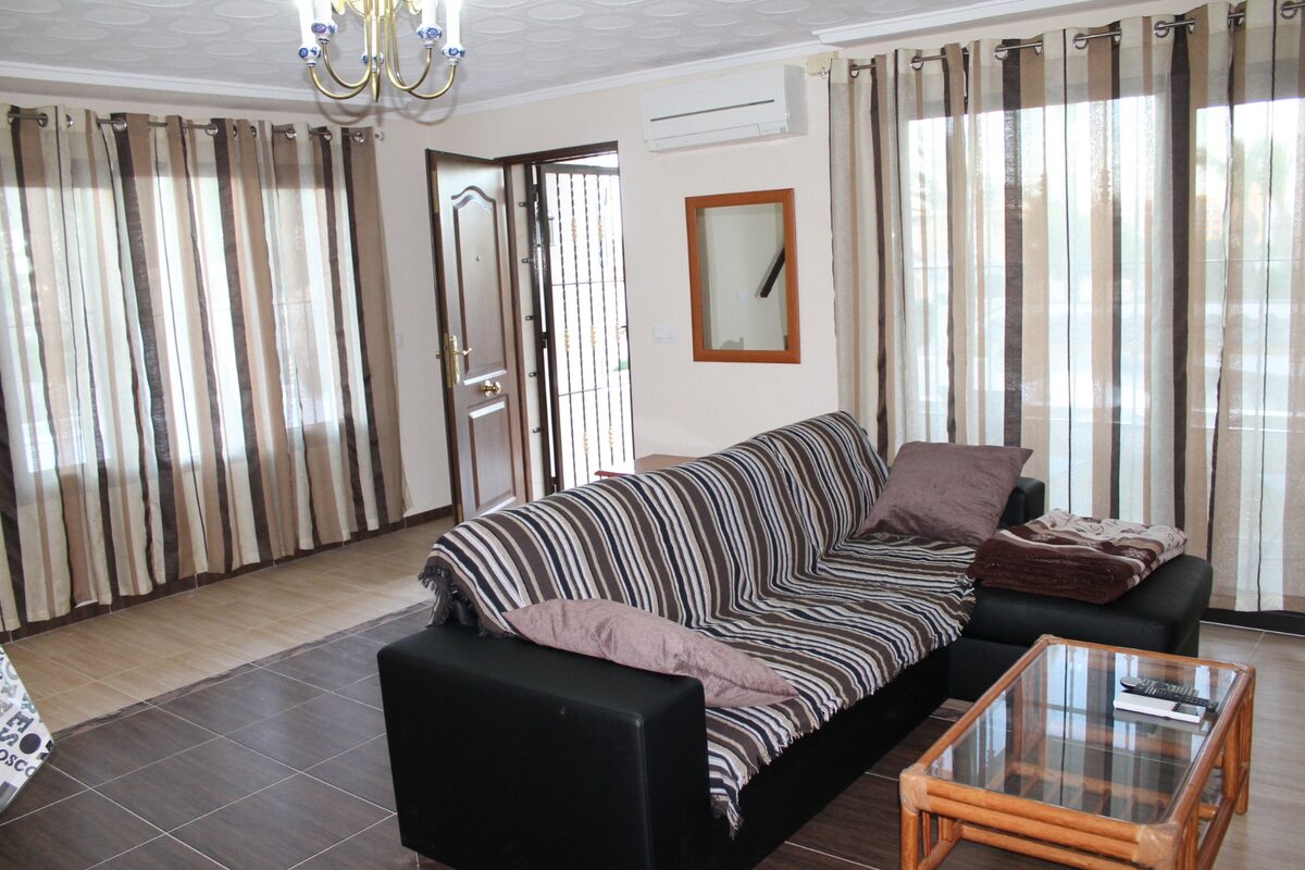 Dom z 5 sypialniami, 162m² w Punta Prima, Hiszpania [ID: 0150-LS-1407]