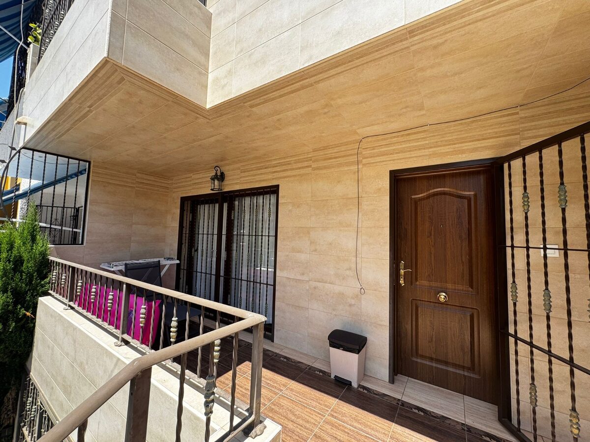 Dom z 5 sypialniami, 162m² w Punta Prima, Hiszpania [ID: 0150-LS-1407]