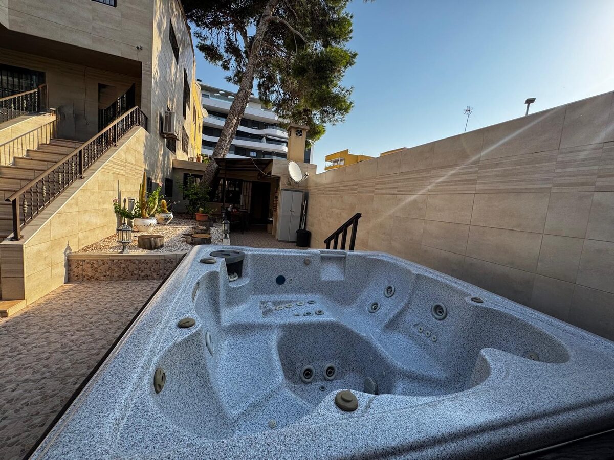 Dom z 5 sypialniami, 162m² w Punta Prima, Hiszpania [ID: 0150-LS-1407]