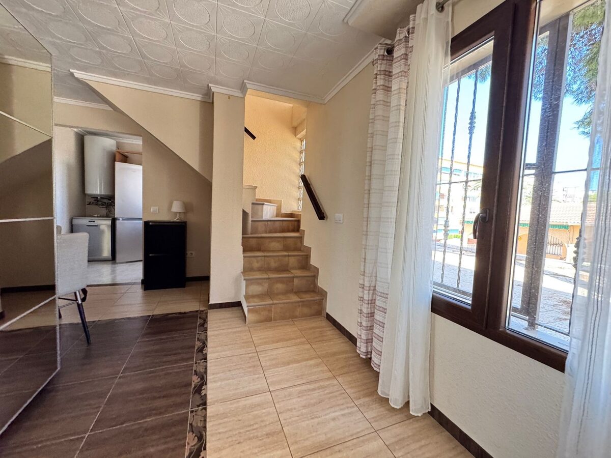 Dom z 5 sypialniami, 162m² w Punta Prima, Hiszpania [ID: 0150-LS-1407]