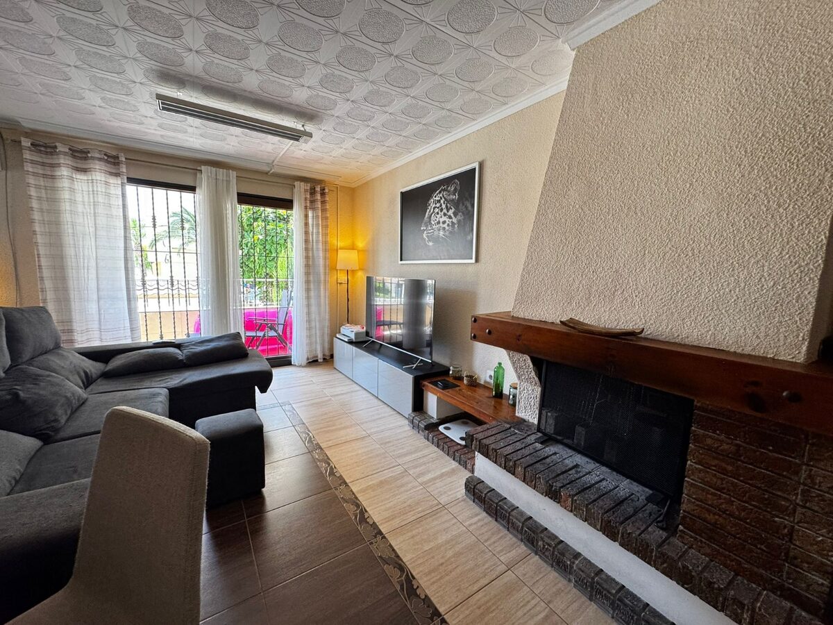 Dom z 5 sypialniami, 162m² w Punta Prima, Hiszpania [ID: 0150-LS-1407]