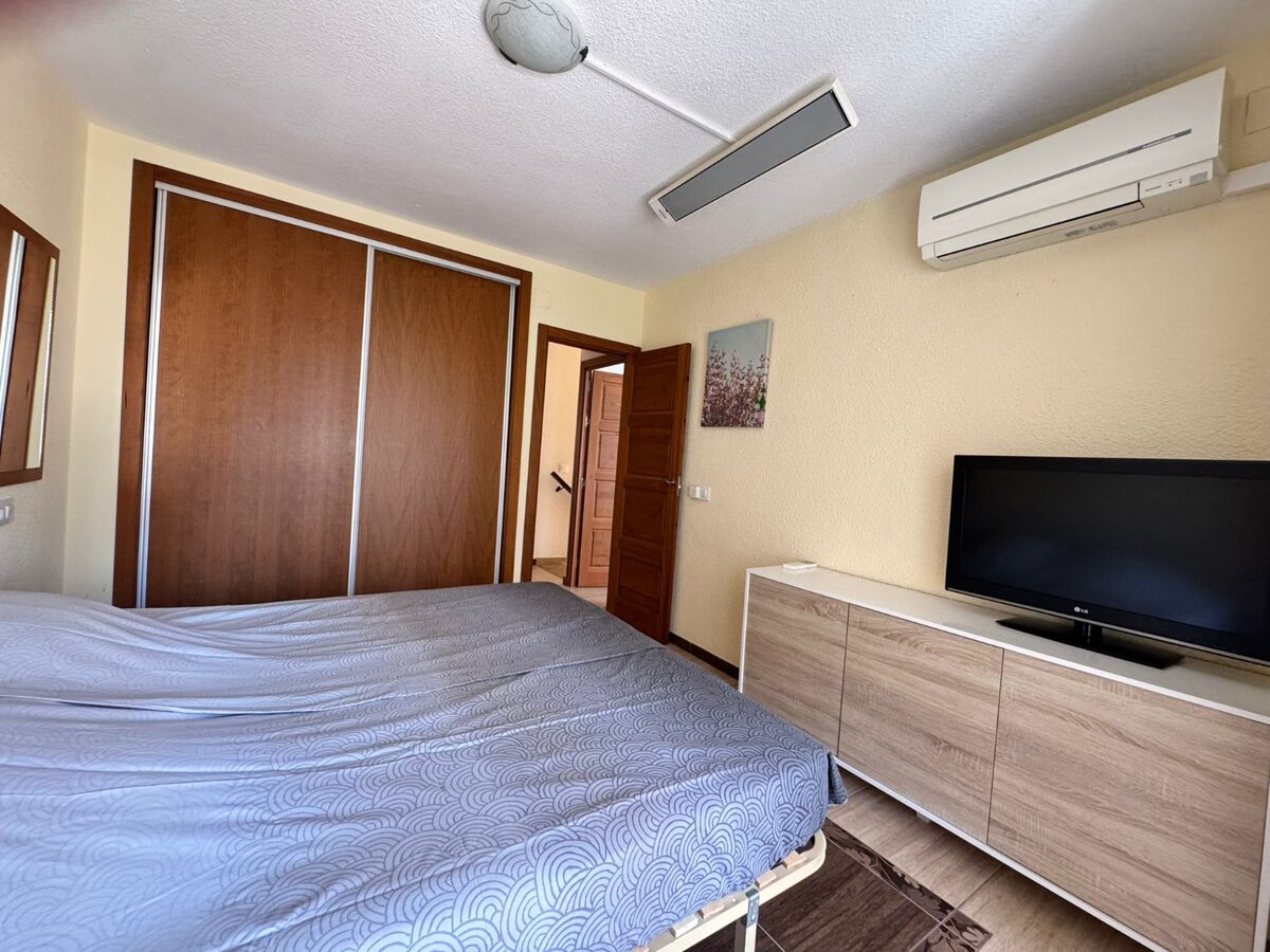 Dom z 5 sypialniami, 162m² w Punta Prima, Hiszpania [ID: 0150-LS-1407]