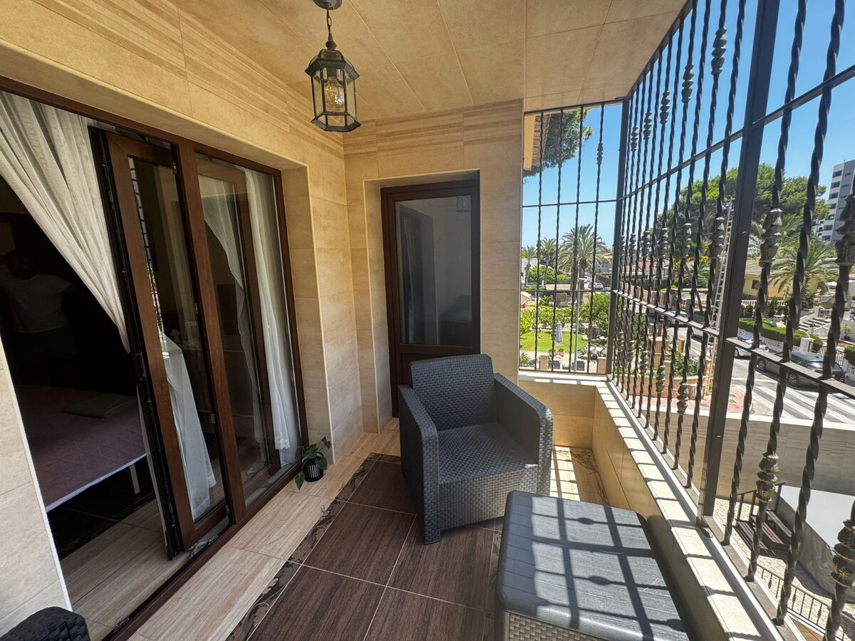Dom z 5 sypialniami, 162m² w Punta Prima, Hiszpania [ID: 0150-LS-1407]