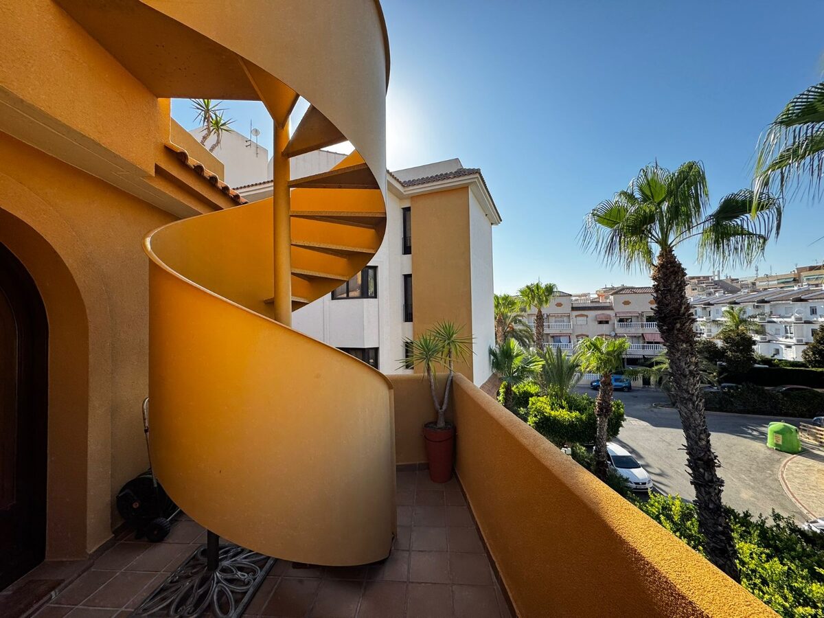 Penthouse z 2 sypialniami, 148m² w Punta Prima, Hiszpania [ID: 0150-LS-2207]