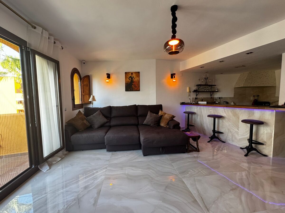 Penthouse z 2 sypialniami, 148m² w Punta Prima, Hiszpania [ID: 0150-LS-2207]