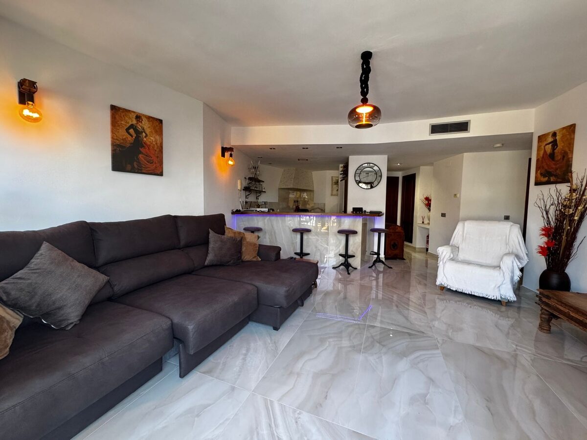 Penthouse z 2 sypialniami, 148m² w Punta Prima, Hiszpania [ID: 0150-LS-2207]