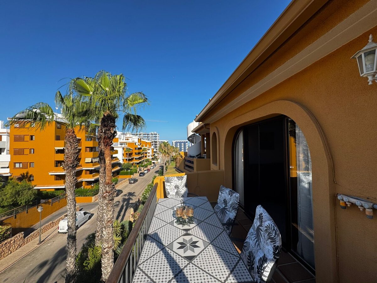 Penthouse z 2 sypialniami, 148m² w Punta Prima, Hiszpania [ID: 0150-LS-2207]