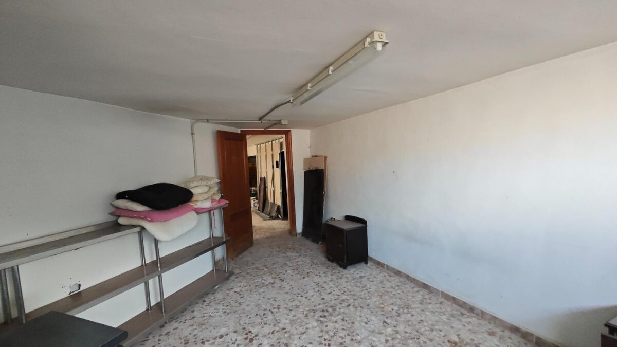 Комерційна нерухомість з 1 спальнею, 400м² в Торрев'єха, Іспанія [ID: 0150-LS-1710]