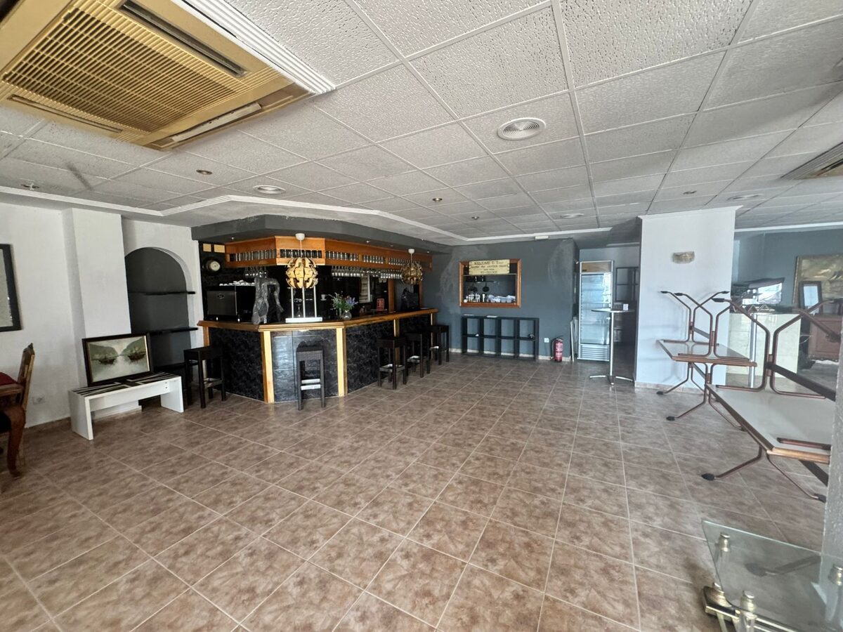 Комерційна нерухомість з 1 спальнею, 400м² в Торрев'єха, Іспанія [ID: 0150-LS-1710]
