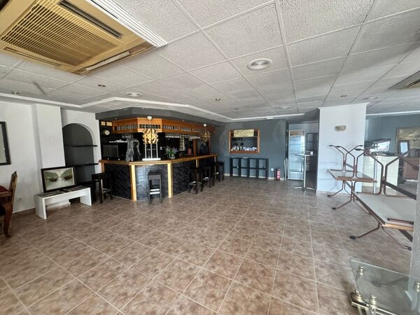 Przestrzeń komercyjna w Torrevieja, Hiszpania, 400m² - obraz 4
