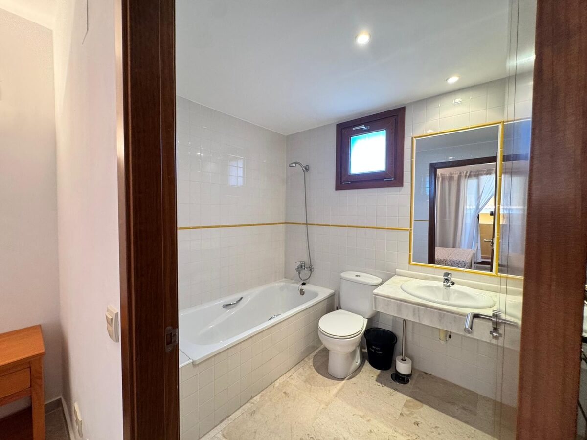 Apartment with 2 bedrooms, 88m² in Punta Prima, Spain [ID: 0150-LS-1020B]