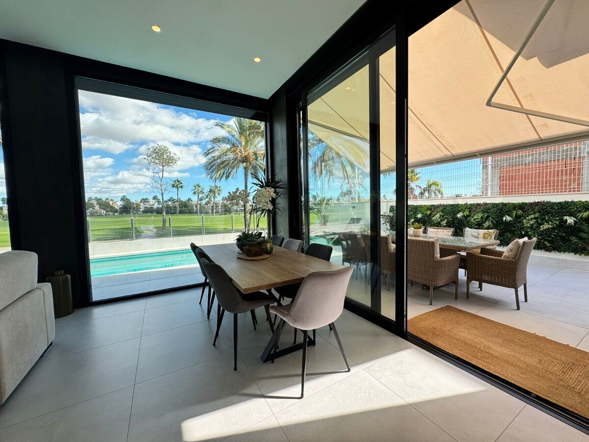 Villa with 3 bedrooms, 122m² in Pilar de la Horadada, Spain [ID: 0150-LS-2810]