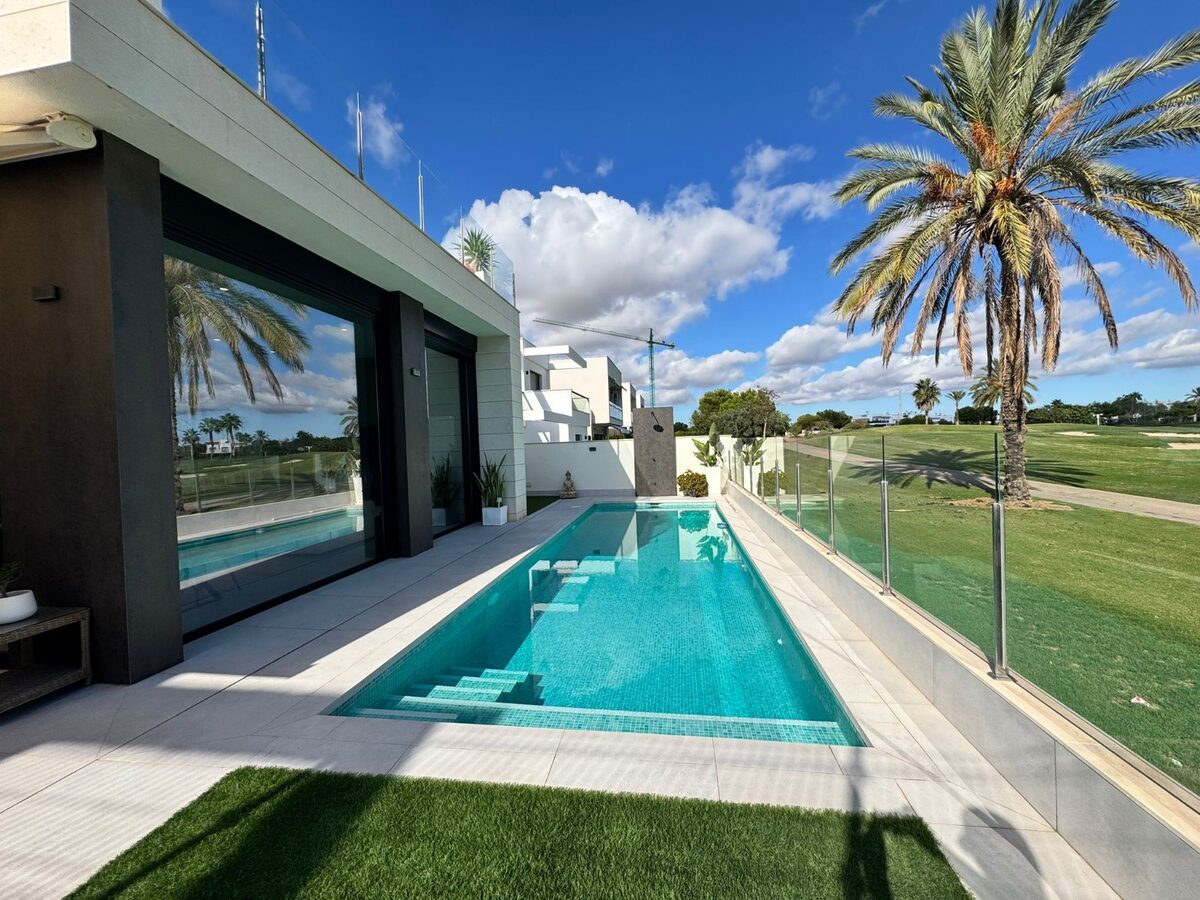 Villa with 3 bedrooms, 122m² in Pilar de la Horadada, Spain [ID: 0150-LS-2810]