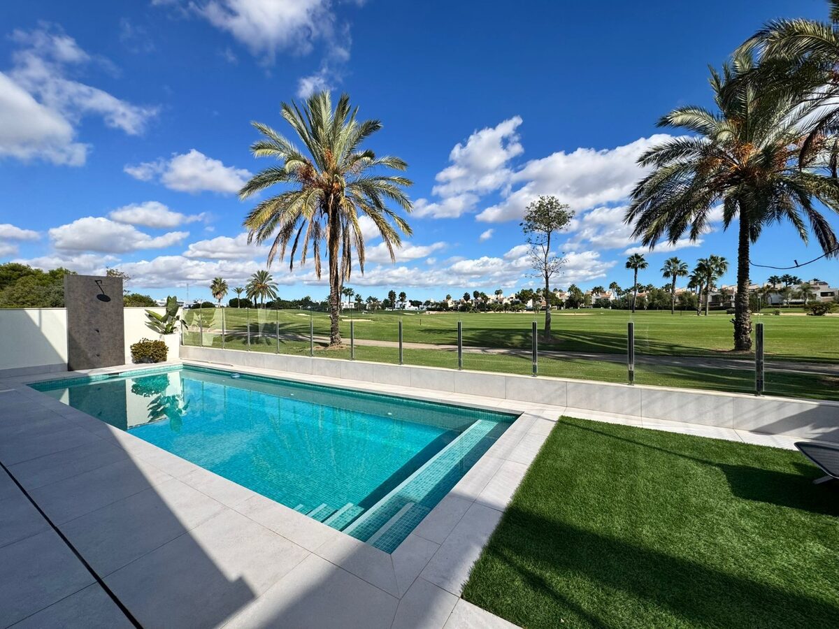 Villa with 3 bedrooms, 122m² in Pilar de la Horadada, Spain [ID: 0150-LS-2810]