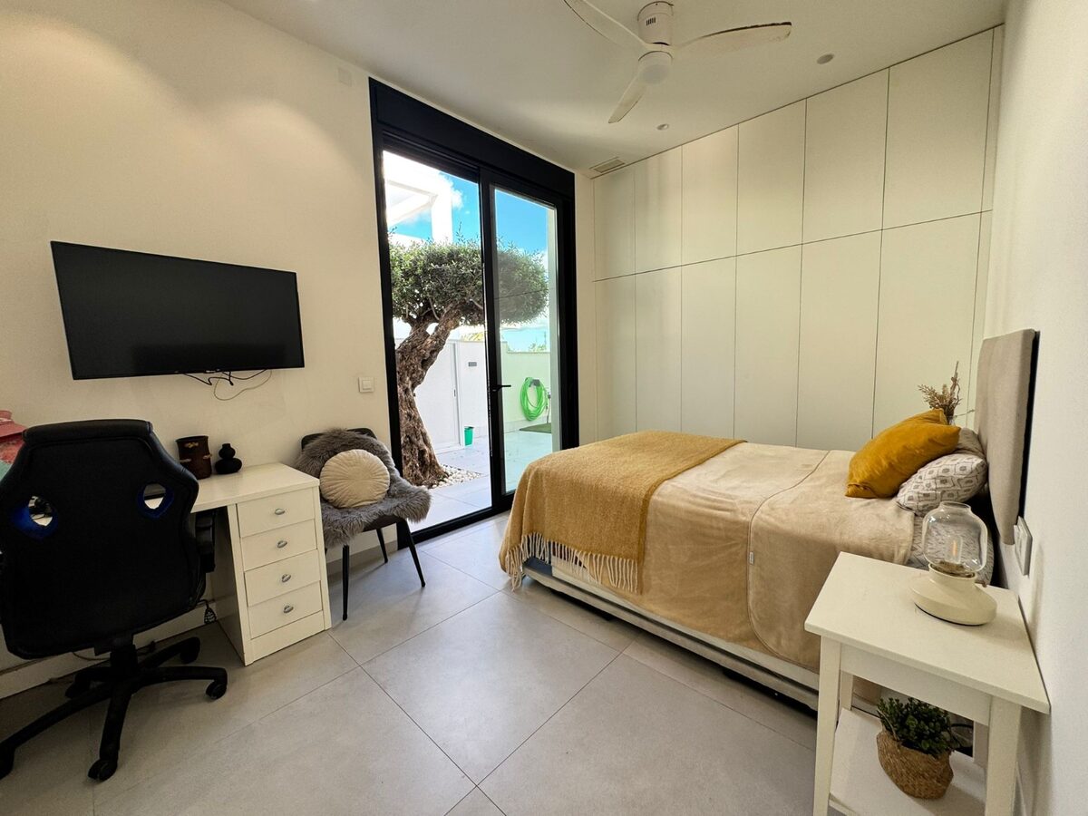 Villa with 3 bedrooms, 122m² in Pilar de la Horadada, Spain [ID: 0150-LS-2810]