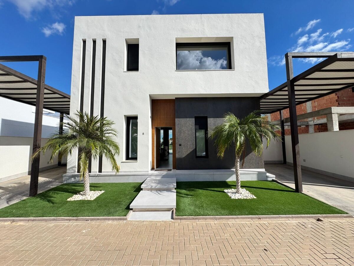 Villa with 3 bedrooms, 122m² in Pilar de la Horadada, Spain [ID: 0150-LS-2810]